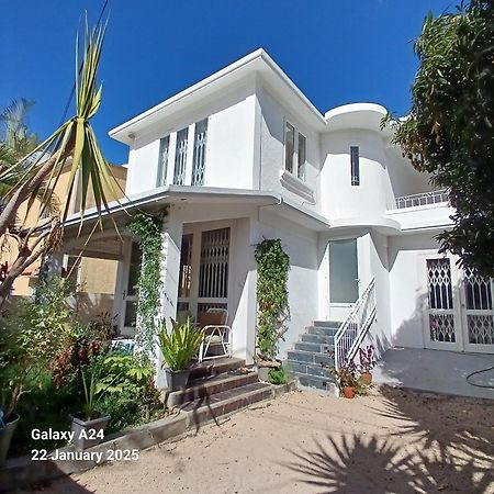 Апартаменты The Coral House Ривьер-Нуар Экстерьер фото